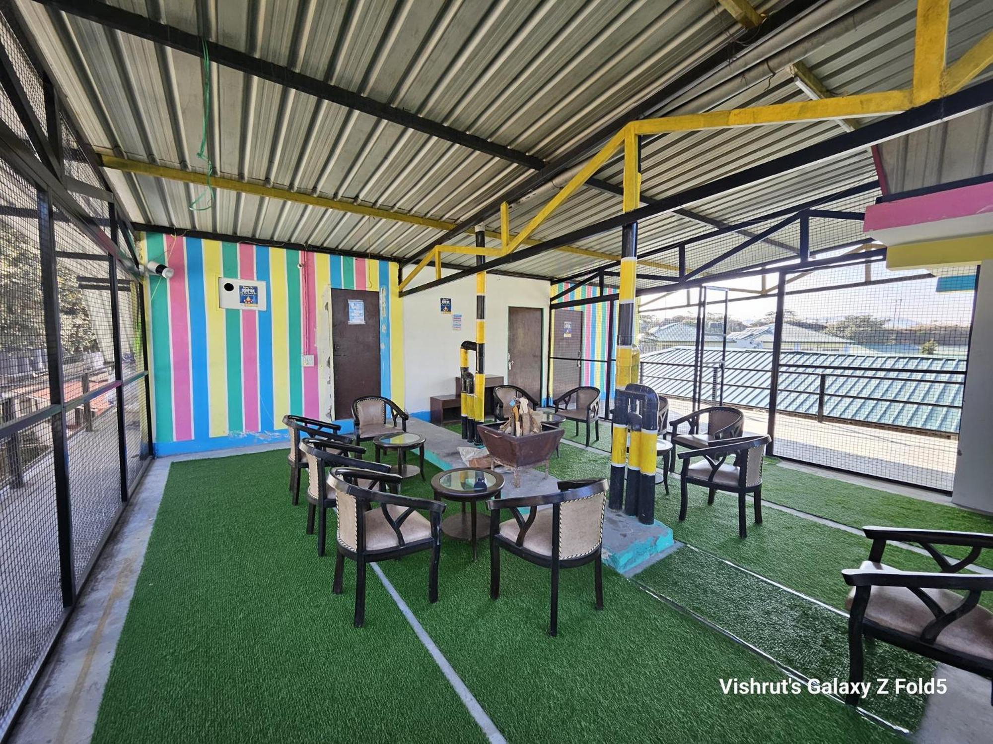The Bunkk Inn Hotel & Restaurant Mussoorie Exterior photo